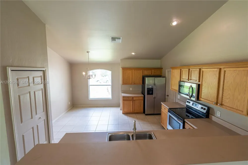4129 NE 19TH PL Cape Coral, FL 33909