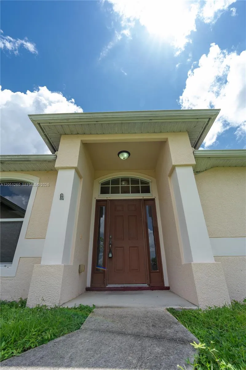 4129 NE 19TH PL Cape Coral, FL 33909