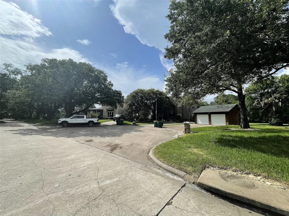 717 Quintana Roo Place Seabrook, TX 77586