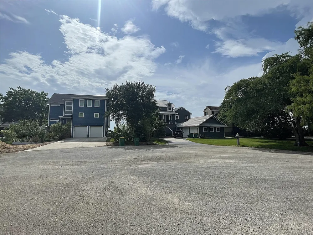 717 Quintana Roo Place Seabrook, TX 77586