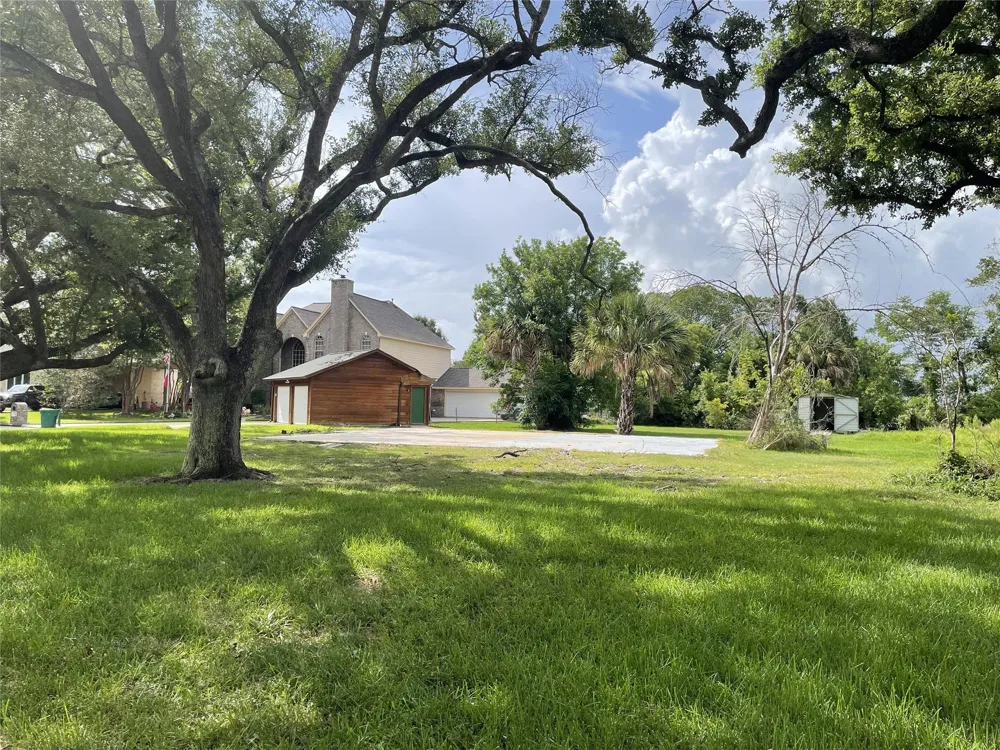 717 Quintana Roo Place Seabrook, TX 77586