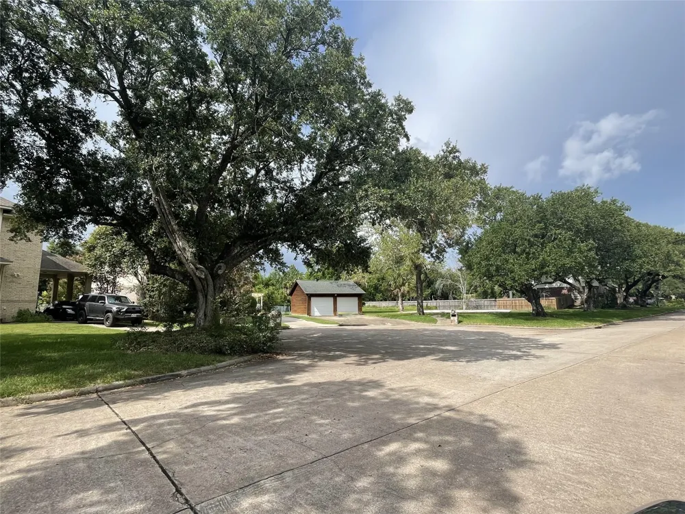 717 Quintana Roo Place Seabrook, TX 77586