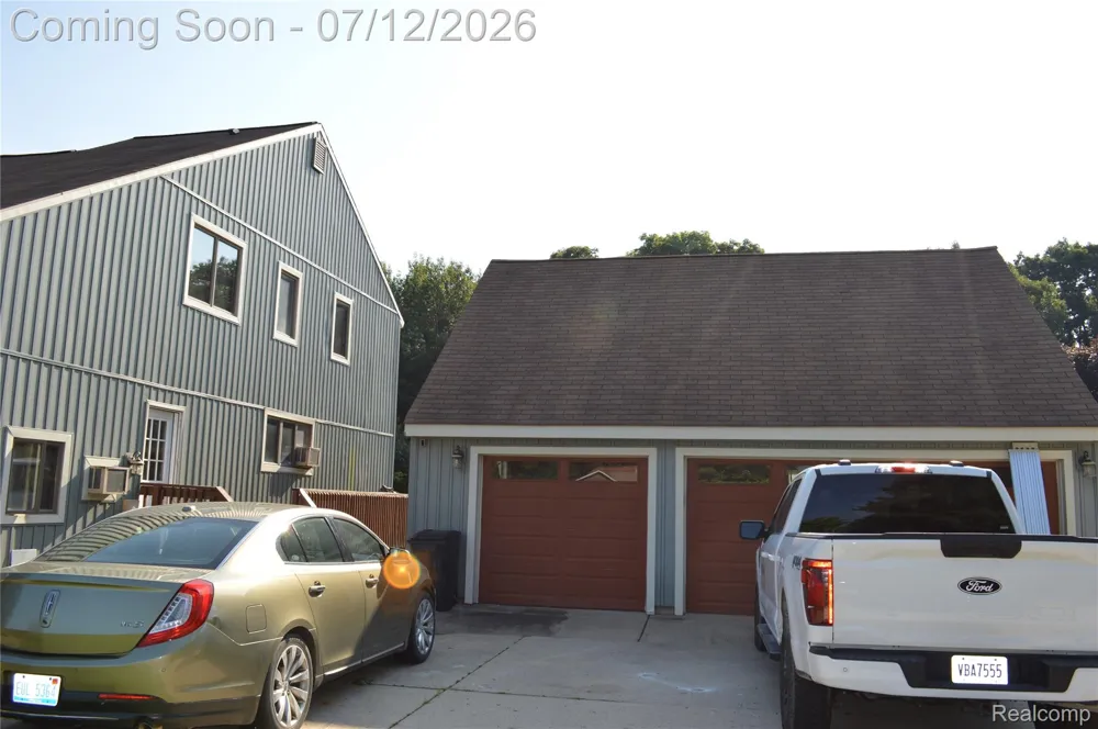 10055 Walnut Hill Drive Springfield Charter Township, MI 48350