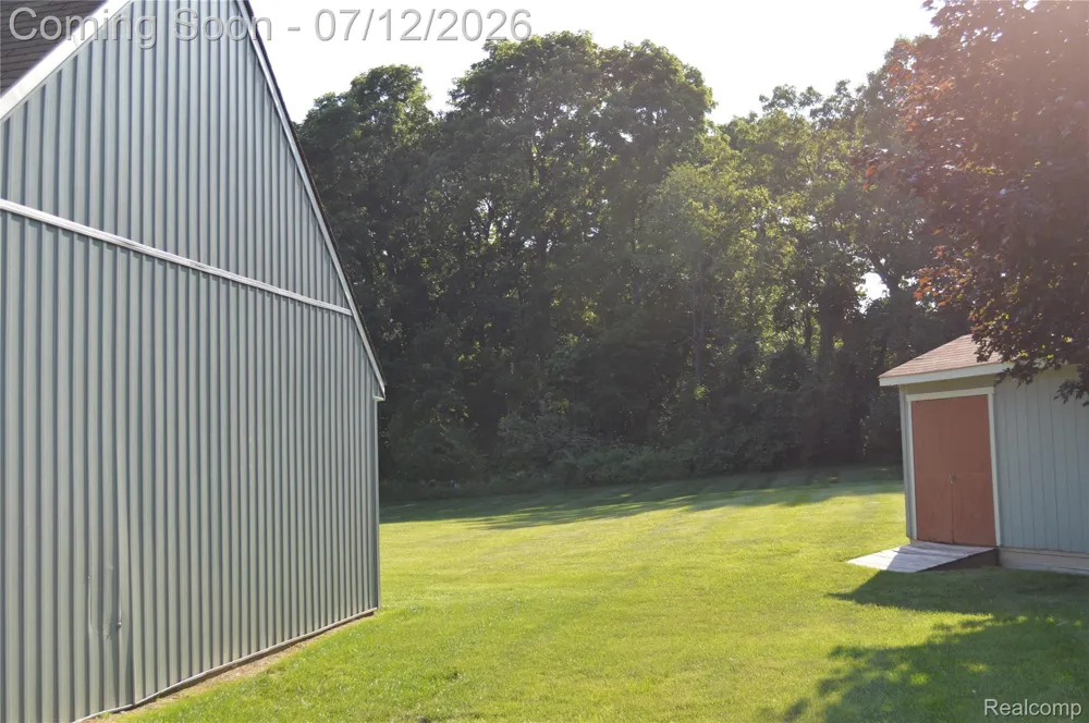 10055 Walnut Hill Drive Springfield Charter Township, MI 48350