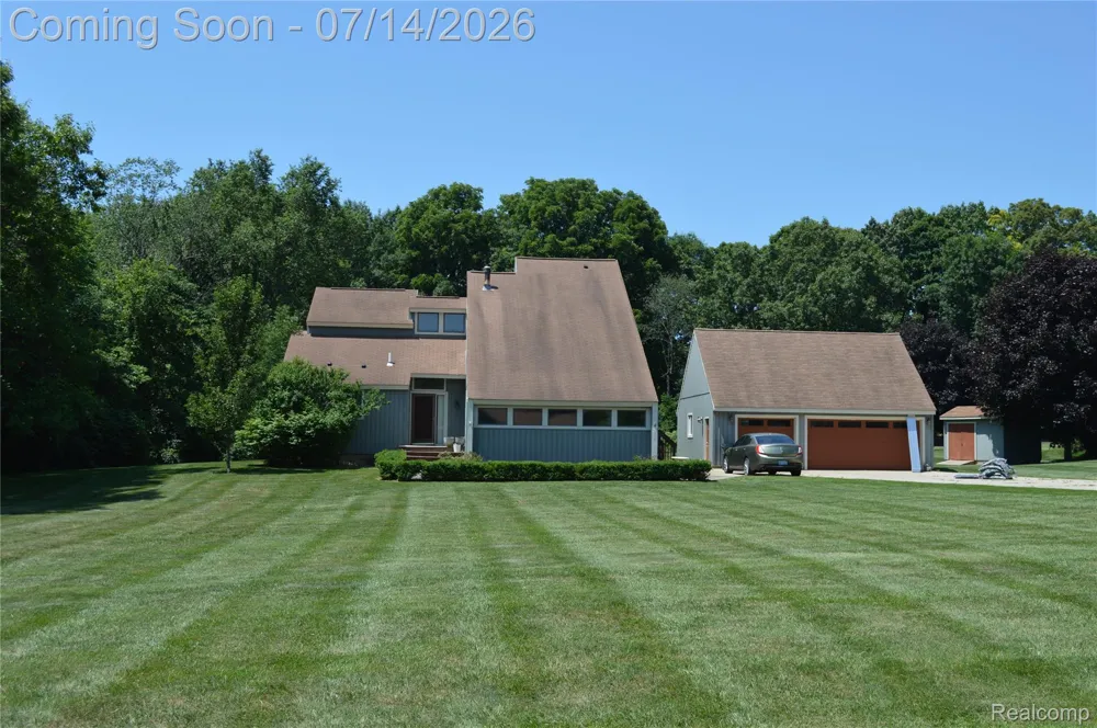 10055 Walnut Hill Drive Springfield Charter Township, MI 48350