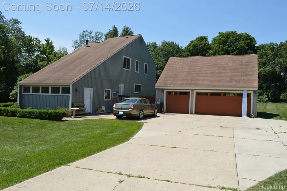 10055 Walnut Hill Drive Springfield Charter Township, MI 48350