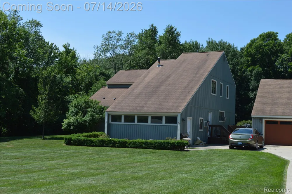 10055 Walnut Hill Drive Springfield Charter Township, MI 48350