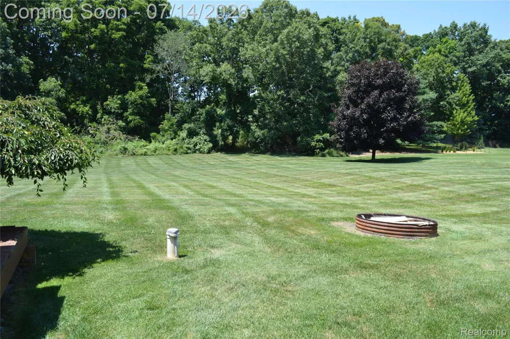 10055 Walnut Hill Drive Springfield Charter Township, MI 48350