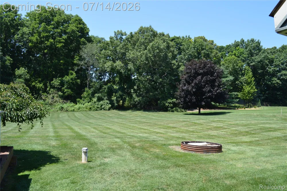 10055 Walnut Hill Drive Springfield Charter Township, MI 48350