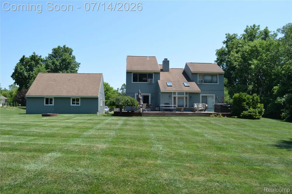 10055 Walnut Hill Drive Springfield Charter Township, MI 48350