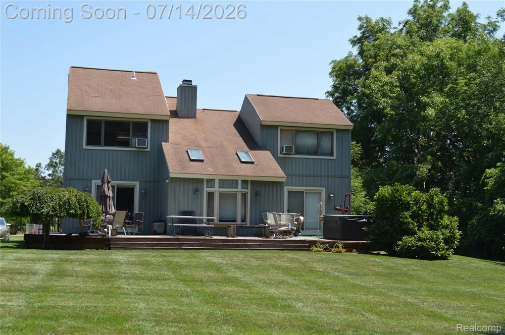 10055 Walnut Hill Drive Springfield Charter Township, MI 48350