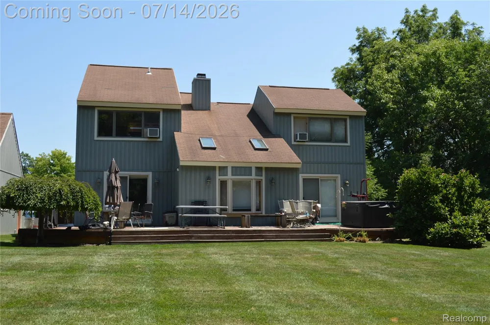 10055 Walnut Hill Drive Springfield Charter Township, MI 48350