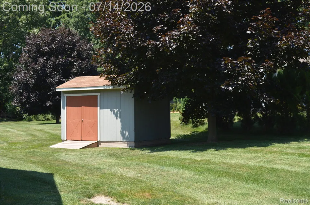 10055 Walnut Hill Drive Springfield Charter Township, MI 48350