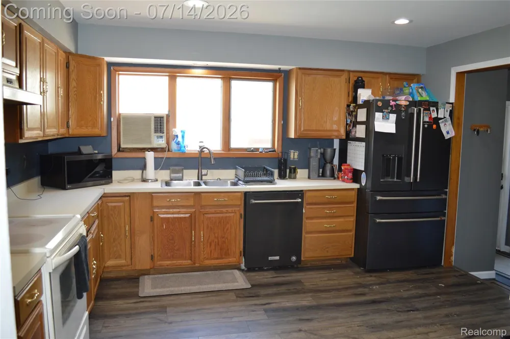 10055 Walnut Hill Drive Springfield Charter Township, MI 48350