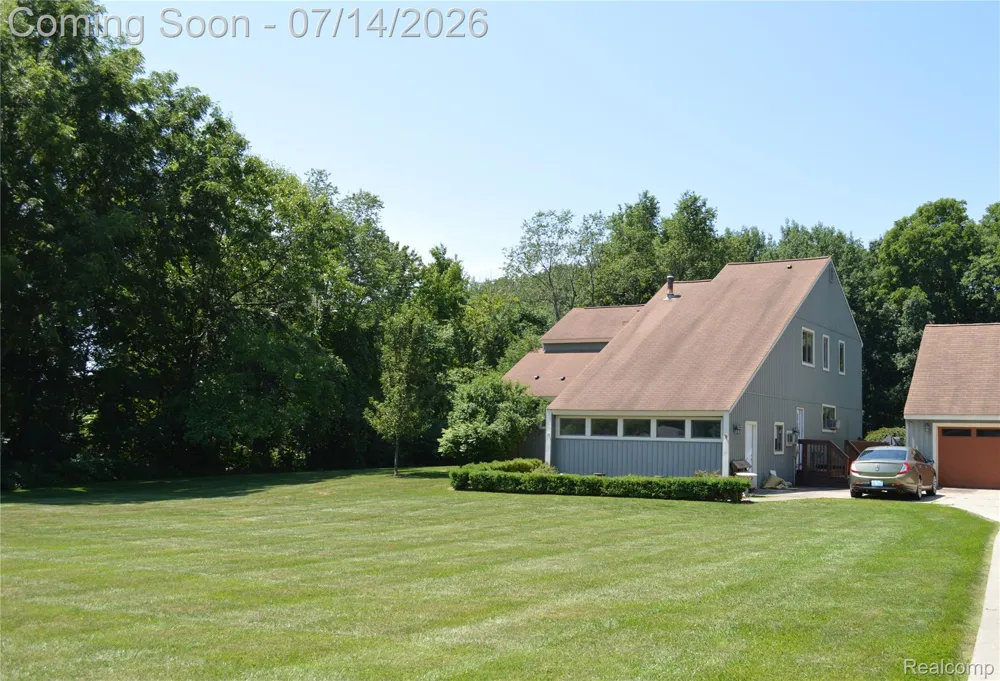 10055 Walnut Hill Drive Springfield Charter Township, MI 48350