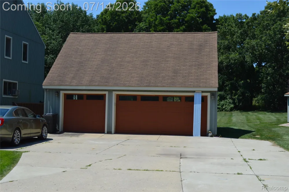 10055 Walnut Hill Drive Springfield Charter Township, MI 48350