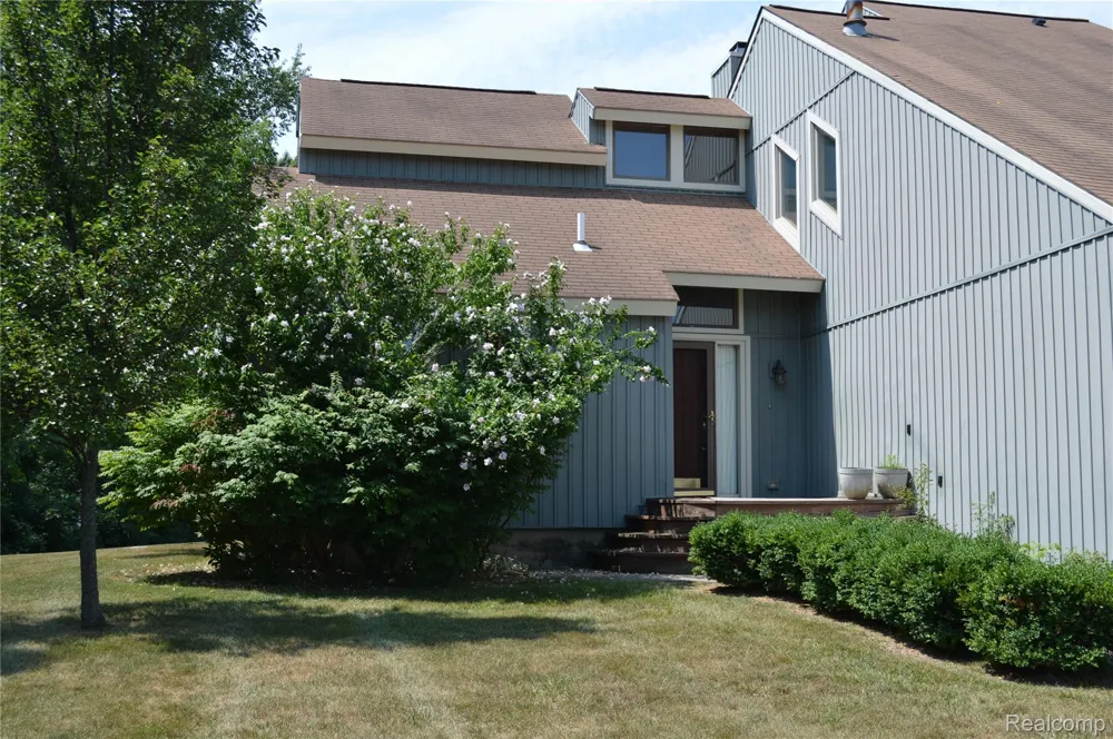 10055 Walnut Hill Drive Springfield Charter Township, MI 48350