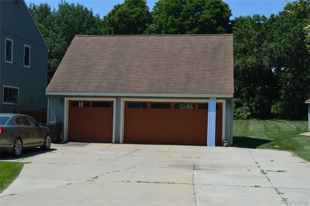 10055 Walnut Hill Drive Springfield Charter Township, MI 48350