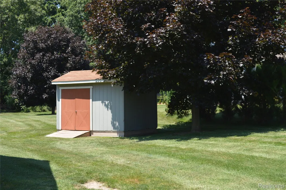 10055 Walnut Hill Drive Springfield Charter Township, MI 48350