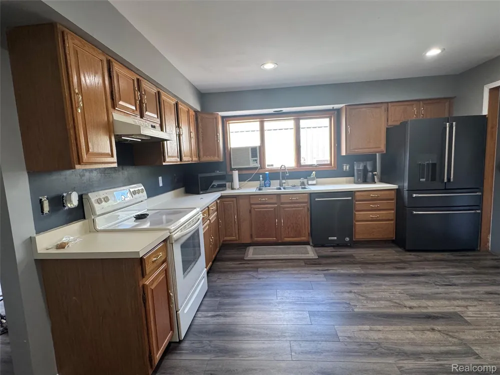 10055 Walnut Hill Drive Springfield Charter Township, MI 48350