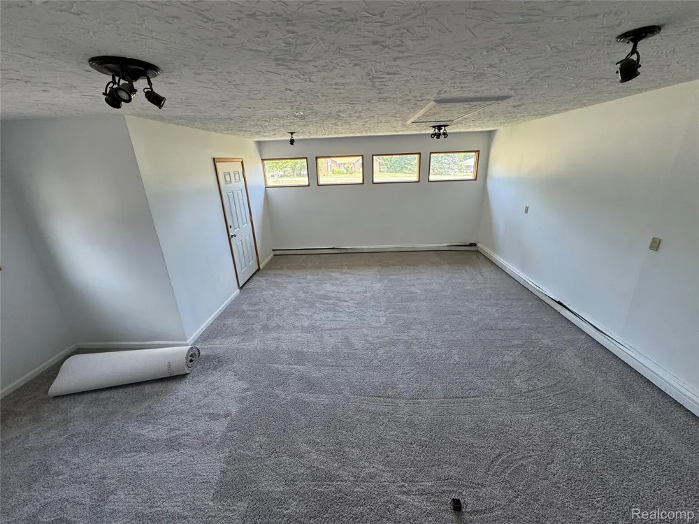 10055 Walnut Hill Drive Springfield Charter Township, MI 48350
