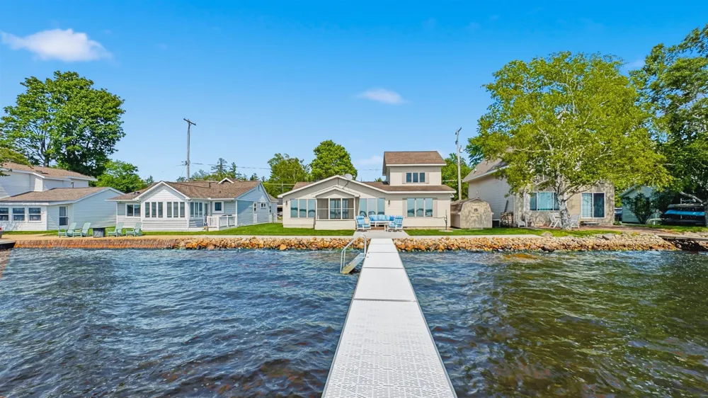 1027 E Lake Mitchell Drive Cherry Grove Township, MI 49601