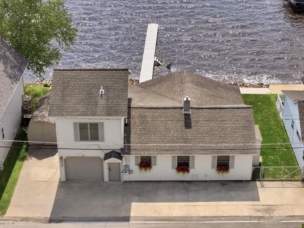 1027 E Lake Mitchell Drive Cherry Grove Township, MI 49601