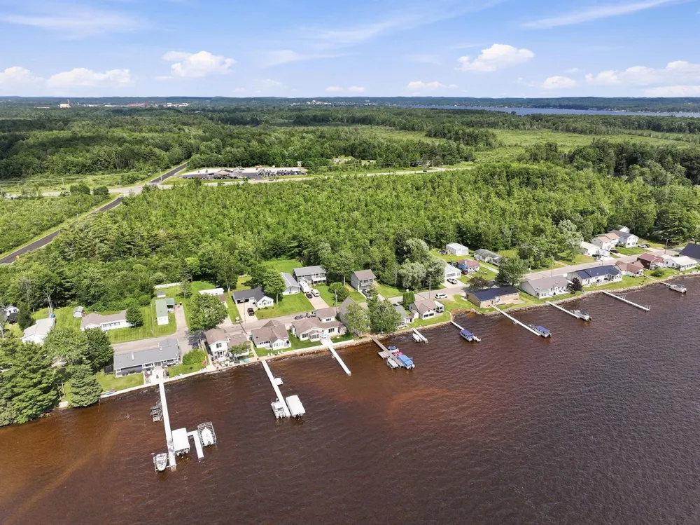 1027 E Lake Mitchell Drive Cherry Grove Township, MI 49601
