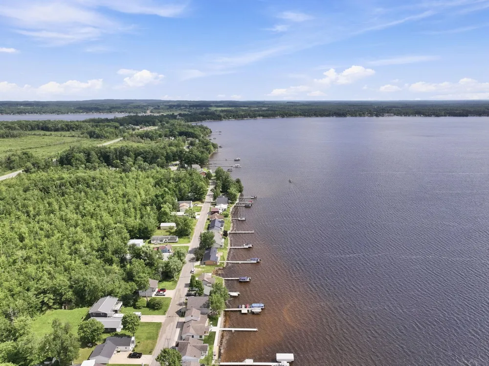 1027 E Lake Mitchell Drive Cherry Grove Township, MI 49601