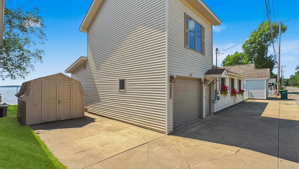 1027 E Lake Mitchell Drive Cherry Grove Township, MI 49601