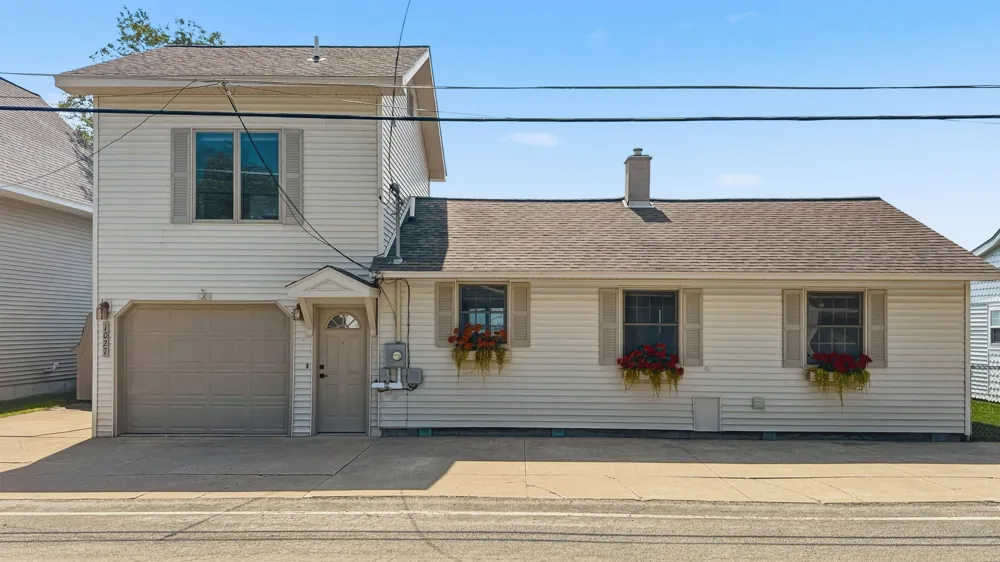 1027 E Lake Mitchell Drive Cherry Grove Township, MI 49601