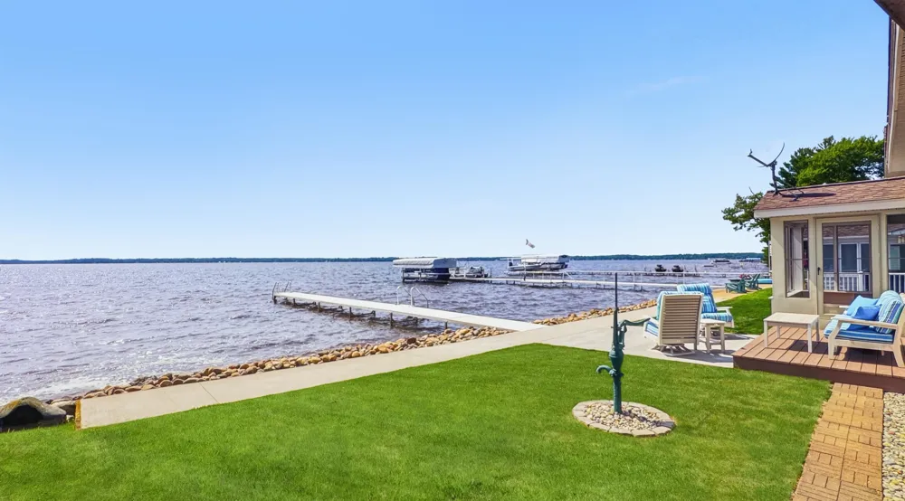 1027 E Lake Mitchell Drive Cherry Grove Township, MI 49601
