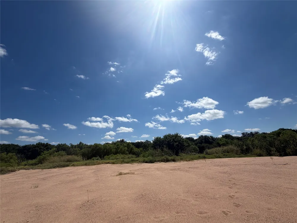 7152 River Oaks Drive Kingsland, TX 78639