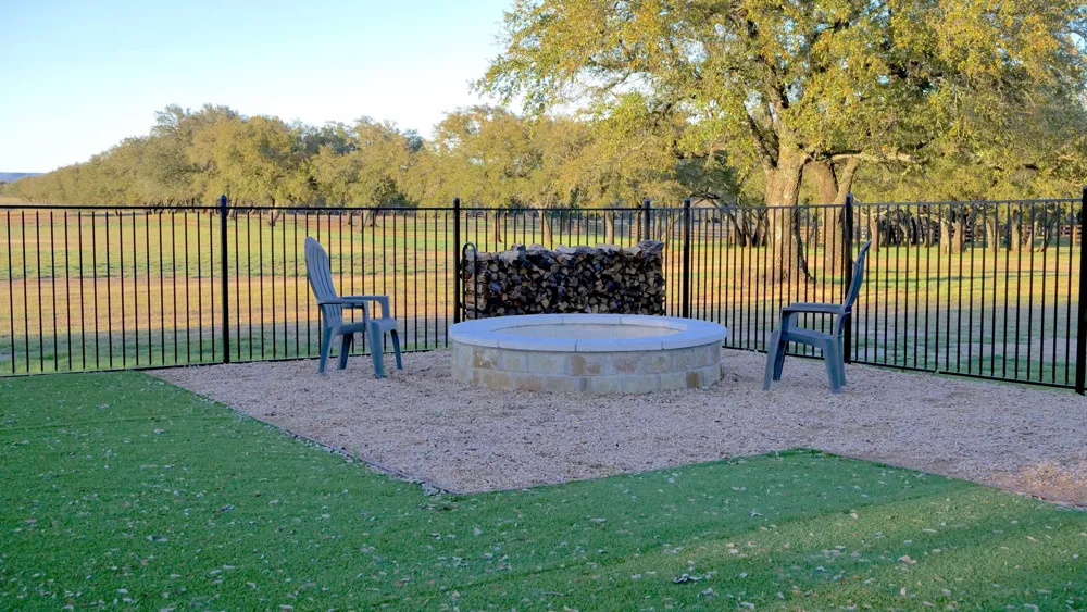 1115 County Road 414 Spicewood, TX 78669