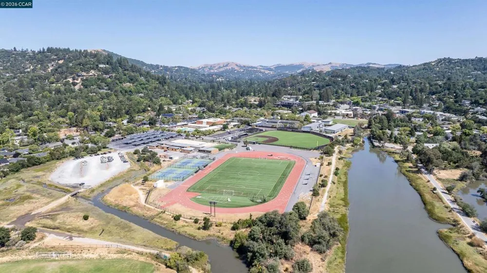 100 Black Log Rd Kentfield, CA 94904