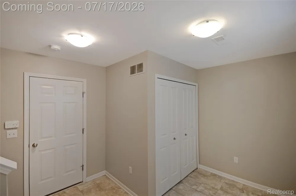 4625 Bradley Circle Troy City, MI 48085