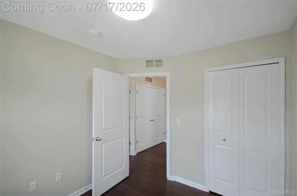 4625 Bradley Circle Troy City, MI 48085