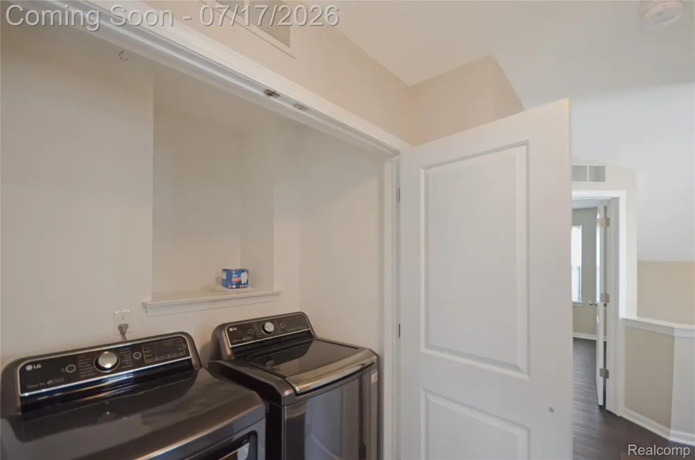 4625 Bradley Circle Troy City, MI 48085