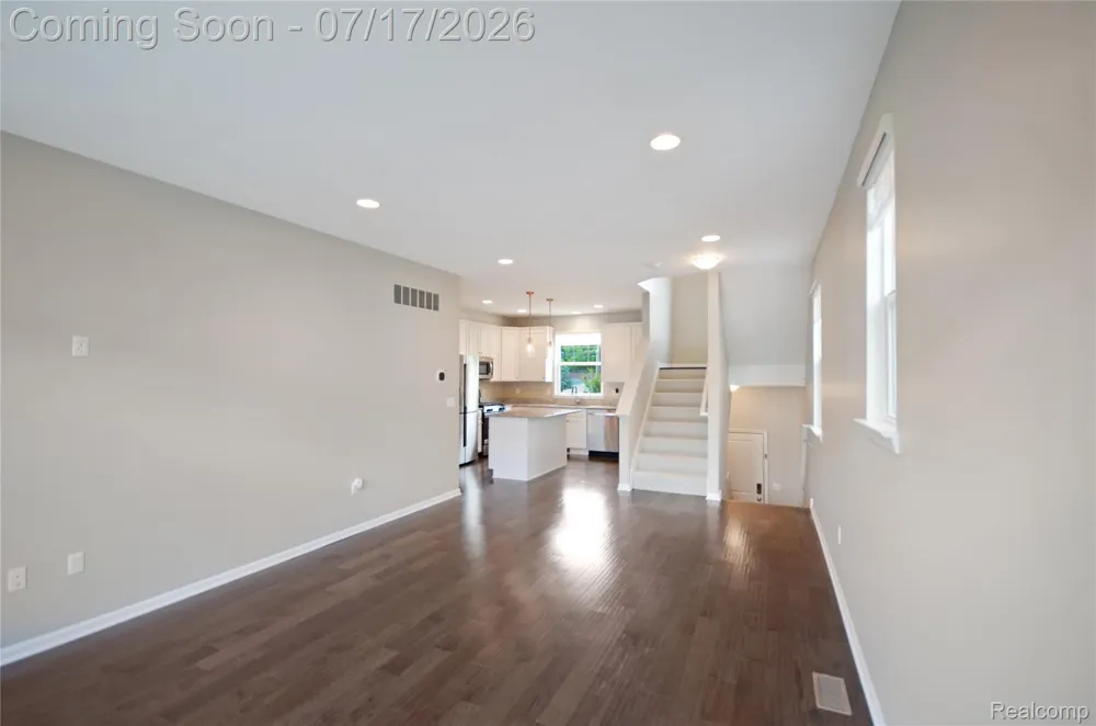 4625 Bradley Circle Troy City, MI 48085