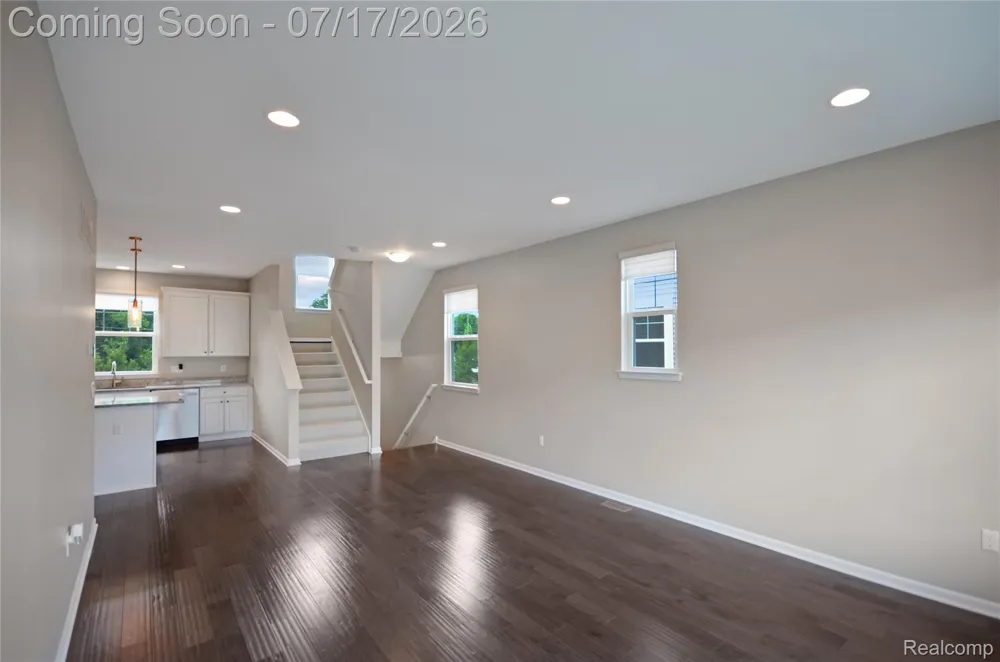 4625 Bradley Circle Troy City, MI 48085
