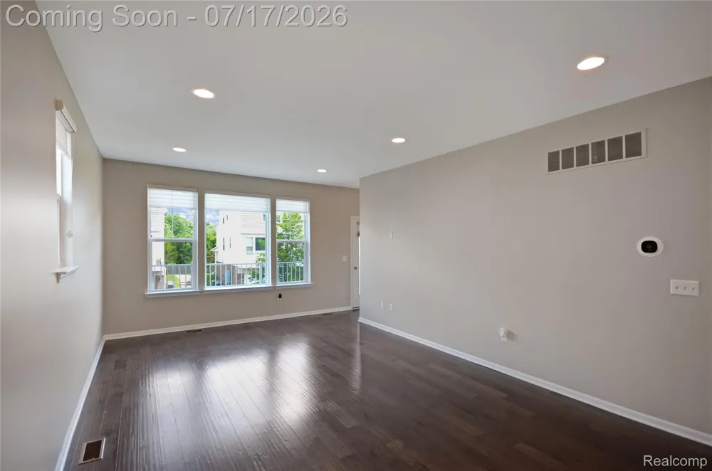 4625 Bradley Circle Troy City, MI 48085