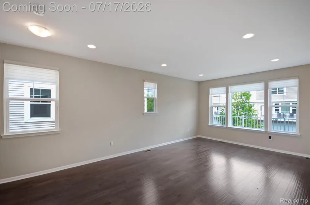 4625 Bradley Circle Troy City, MI 48085