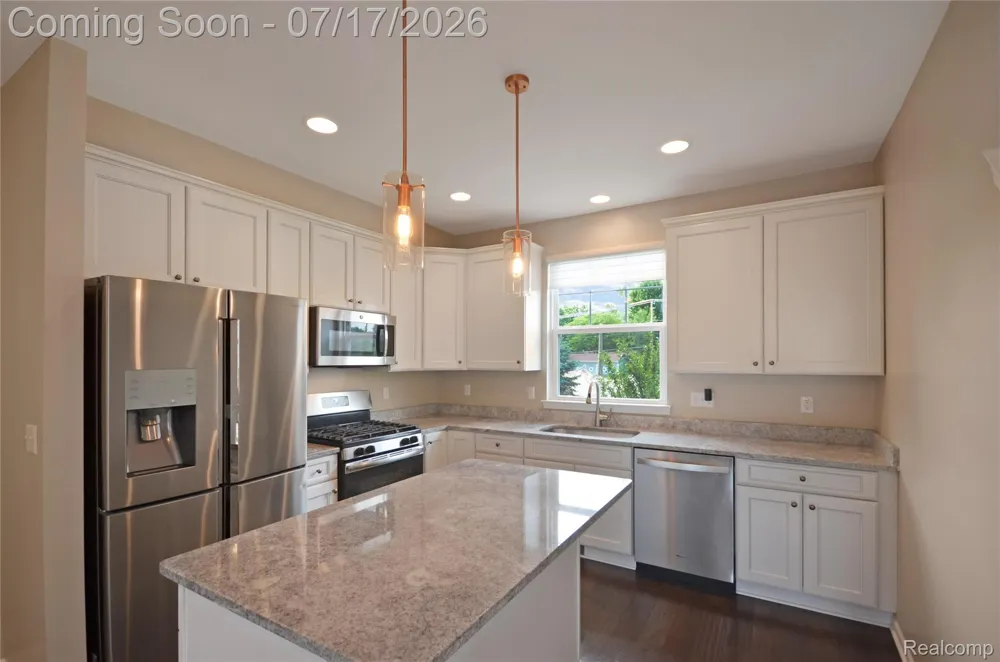 4625 Bradley Circle Troy City, MI 48085