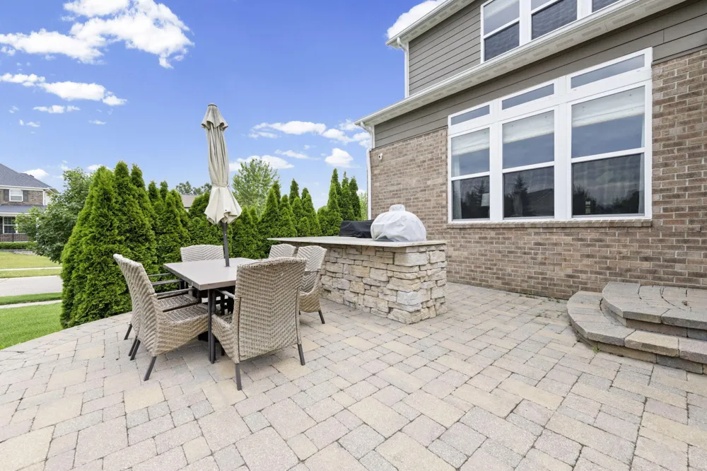 5887 Strawberry Circle Commerce Charter Township, MI 48382