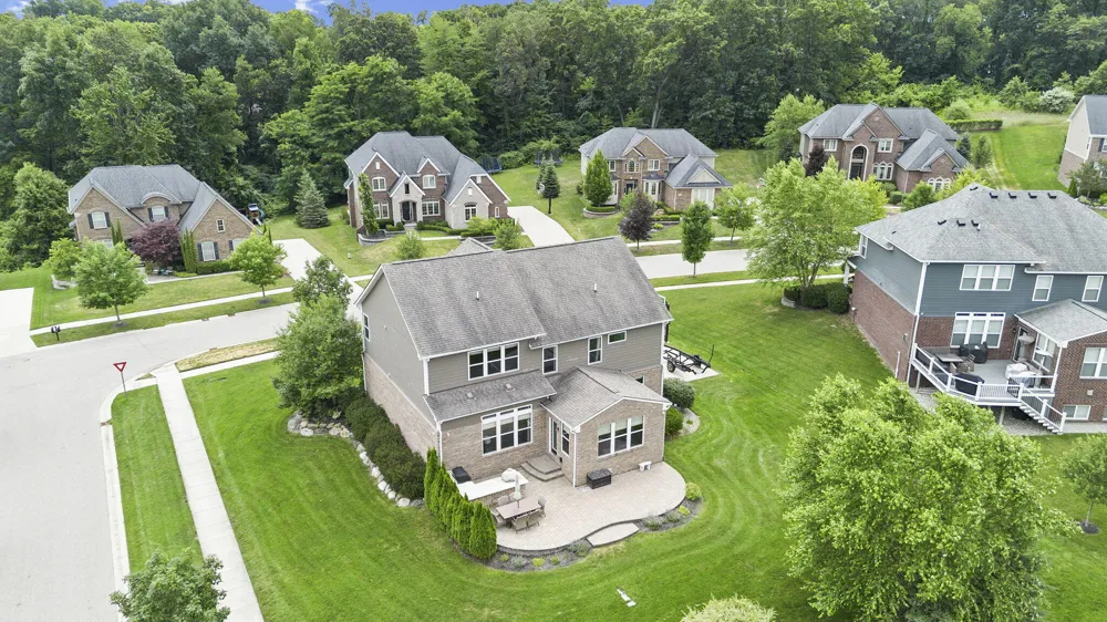 5887 Strawberry Circle Commerce Charter Township, MI 48382