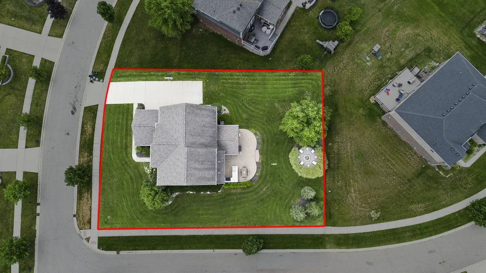5887 Strawberry Circle Commerce Charter Township, MI 48382