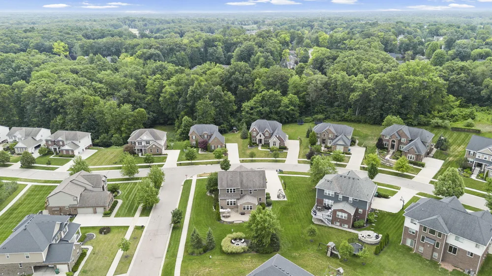 5887 Strawberry Circle Commerce Charter Township, MI 48382