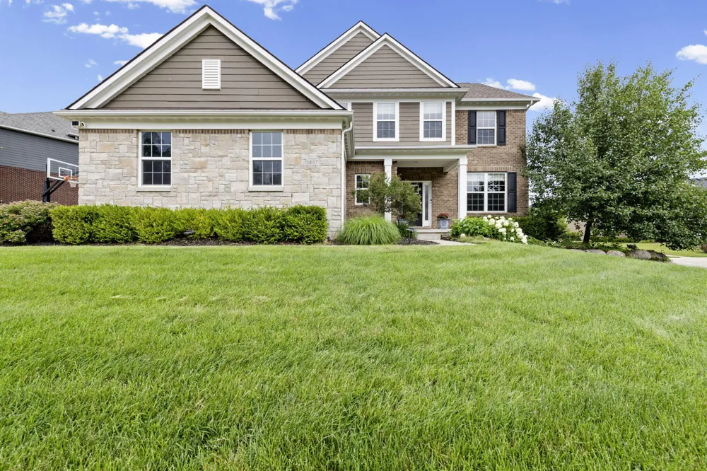 5887 Strawberry Circle Commerce Charter Township, MI 48382