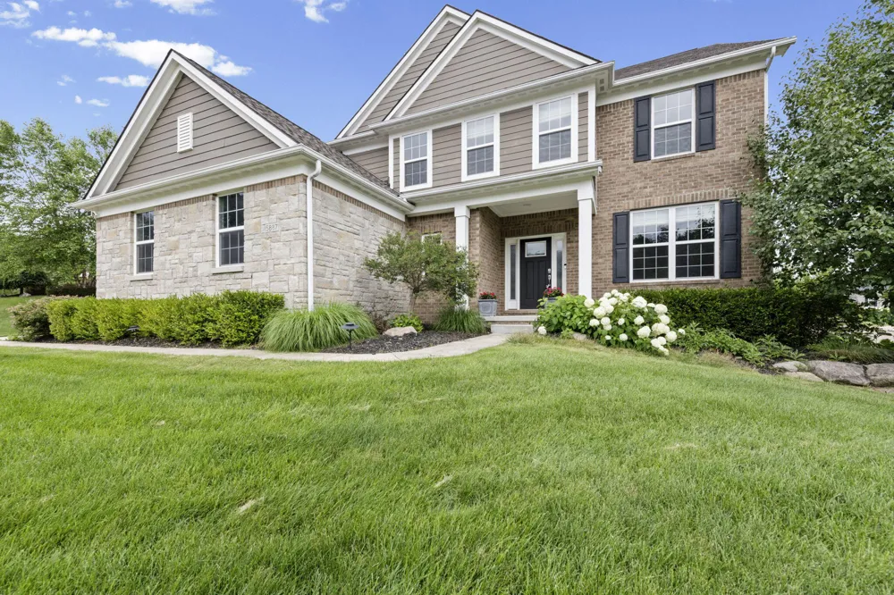5887 Strawberry Circle Commerce Charter Township, MI 48382