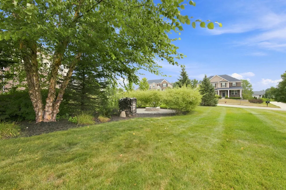 5887 Strawberry Circle Commerce Charter Township, MI 48382